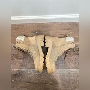 MARC FISHER Lace Up Chunky Heel Tan Sherpa Fall Winter Ankle Boots 6